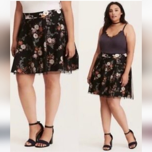 Torrid floral skater  skirt with tulle overlay sz 1xl (1) like new! - Picture 2 of 12